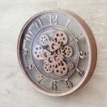 遊び心溢れるアンティークな壁掛け時計