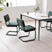 独特のしなりの効いた座り心地がクセになる