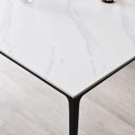 薄くてシャープな厚み