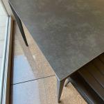 天板に浮遊感がある