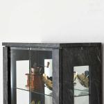 側面もガラスがはめ込まれている