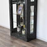 奥行わずか30cmのスリム設計