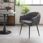 モコモコ感がセレブな雰囲気のラウンジチェア