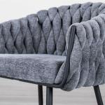 スチールがアクセント