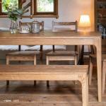 テーパードなフォルムの脚