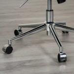 シルバーのスチール