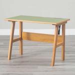 天然の抗菌効果を持つ高級ワークデスク