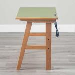 ピスタチオグリーン色