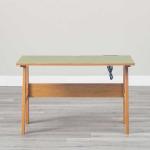 天然の抗菌効果を持つ高級学習デスク