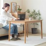 ソファーに座って使うのに丁度良い高さ