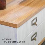 木目が綺麗なナチュラルカラーの板