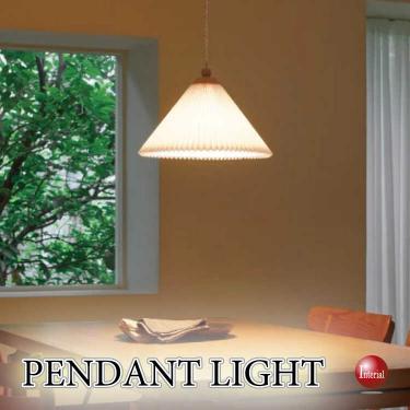 布製プリーツの織り目が美しい傘型三角形ペンダントライト（LED専用）