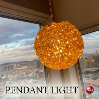 クリスタルガラスを500個以上使った超キラキラの贅沢すぎるペンダント照明1灯（アンバー色）