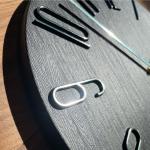 数字のパーツが反射して綺麗