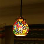 ステンドグラスのような表情