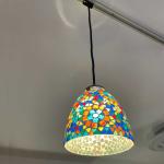 ステンドグラスのような表情