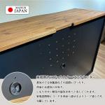 背板には通気口とコード通し穴