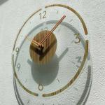 が当たると壁に影が映し出される