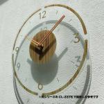 が当たると壁に影が映し出される