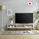 扉を横に3列配したシンプルでスタイリッシュな外観