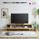 扉を横に3列配したシンプルでスタイリッシュな外観
