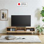 扉を横に3列配したシンプルでスタイリッシュな外観