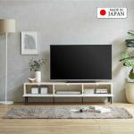 扉を横に3列配したシンプルでスタイリッシュな外観