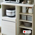 片開き扉内には3枚の可動棚が付属