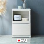 薄っすらと木目が見えるホワイトの強化紙
