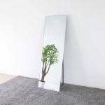 枠がガラスと同化して見えにくい