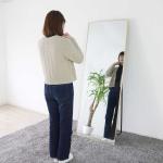 足元から頭まで全身を映せる