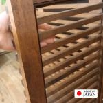 扉枠の内側にはガラスをはめている