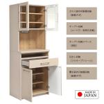 内部は木目ナチュラルのシート貼り
