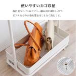 カゴはカバンなどを置くのに超便利