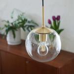 無駄を削ぎ落したシンプルな球体フォルム
