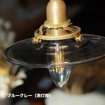 ガラスは職人によるハンドメイド