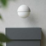 表札やポストの上などに