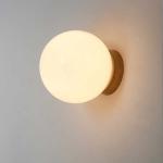 電球の光が直接目に入らないので眩しくない