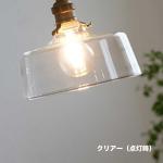 若干裾広がりの筒形のフォルム