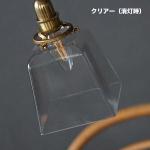 氷を連想させる無色透明
