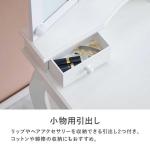 両サイドに小引き出しを配置