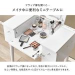 フラップ扉で手前に倒して作業スペースを広くできます