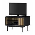 印象的な細めのスチール製脚