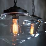 滑らかな曲線が美しいガラスシェード