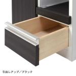 下部には小さな引き出し収納